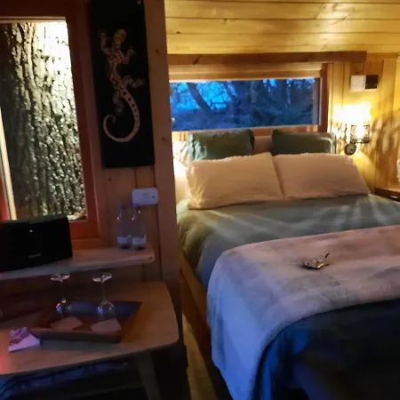 Cabane Perchee Vue Pyrenees Bed & Breakfast